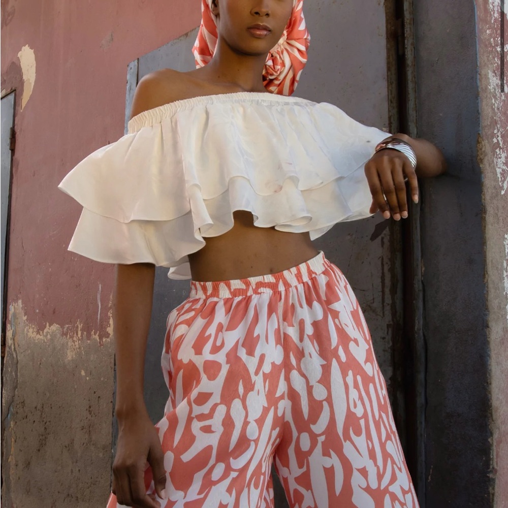 Diarrablu White Off-Shoulder Crop Top